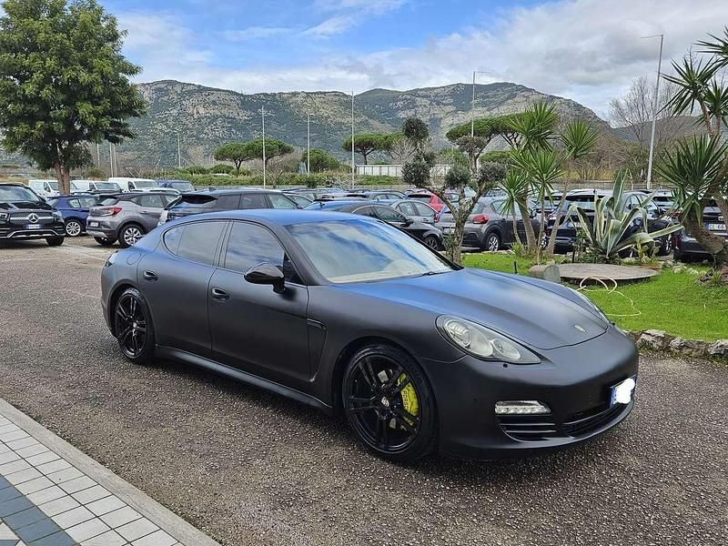 Usata Porsche Panamera 250 CV (183 kW) 2012 Nero Utilitaria