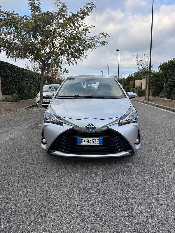 Usata 2019 Toyota Yaris Hybrid Active Due volumi | 13.500 € (Buon prezzo) - Immagine 1/4
