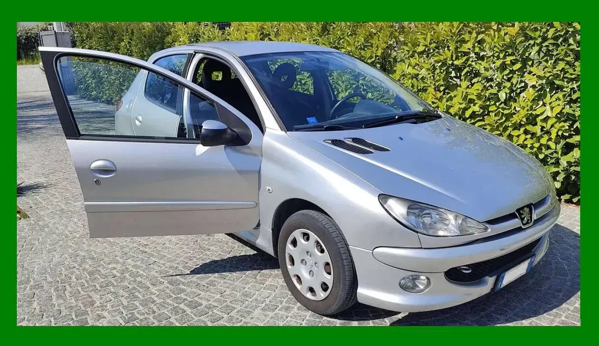 Usata Peugeot 206 75 CV (55 kW) 2008 Argento Berlina