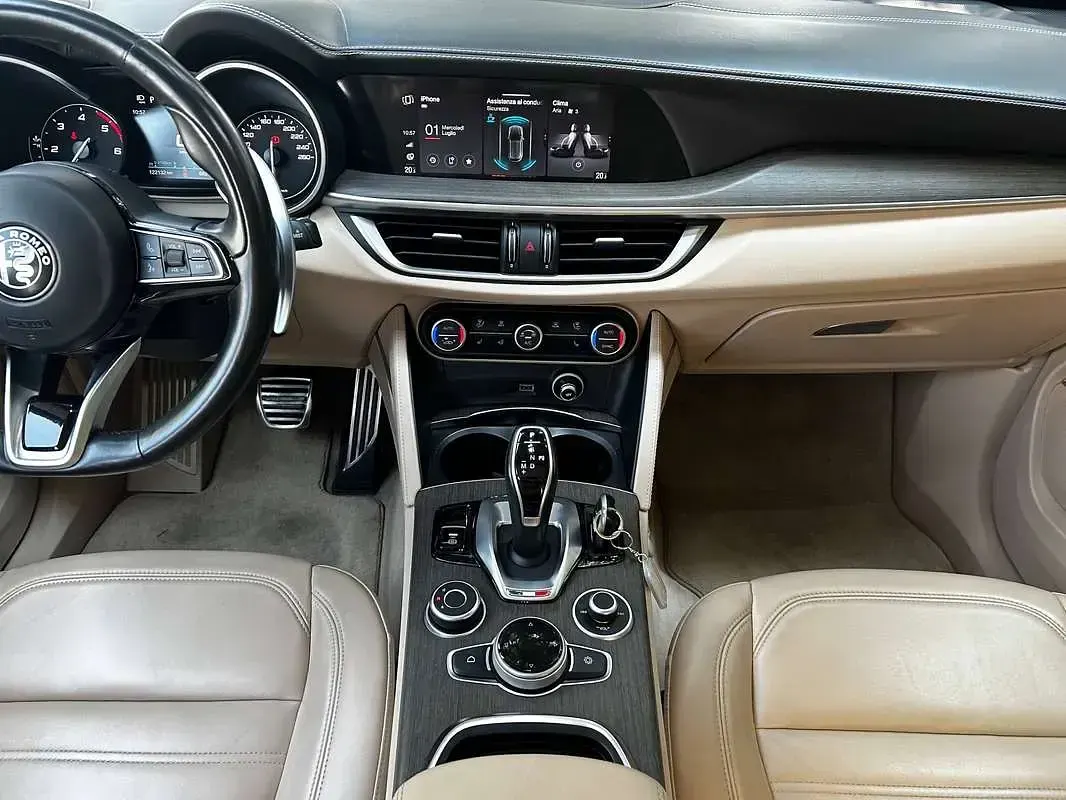 Usata Alfa Romeo Stelvio Ti 209 CV (153 kW) 2021 Beige SUV