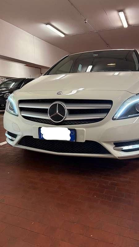 Usata Mercedes B180 Premium 116 CV (85 kW) 2013 Bianco Utilitaria
