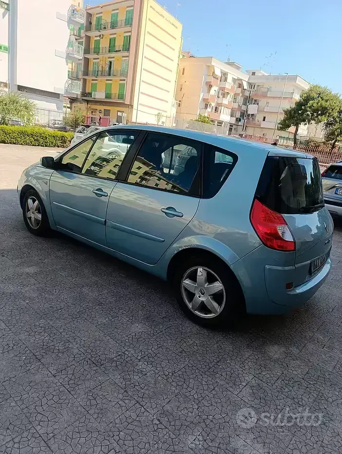 Usata Renault Scénic II 106 CV (77 kW) 2007 Bluazzurro Monovolume