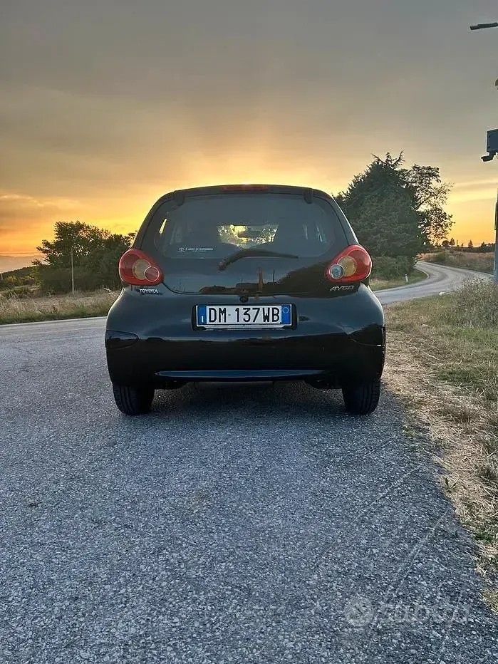 Usata Toyota Aygo 68 CV (50 kW) 2007 Nero Utilitaria