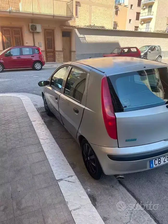Usata Fiat Punto 60 CV (44 kW) 2002 Grigio Utilitaria
