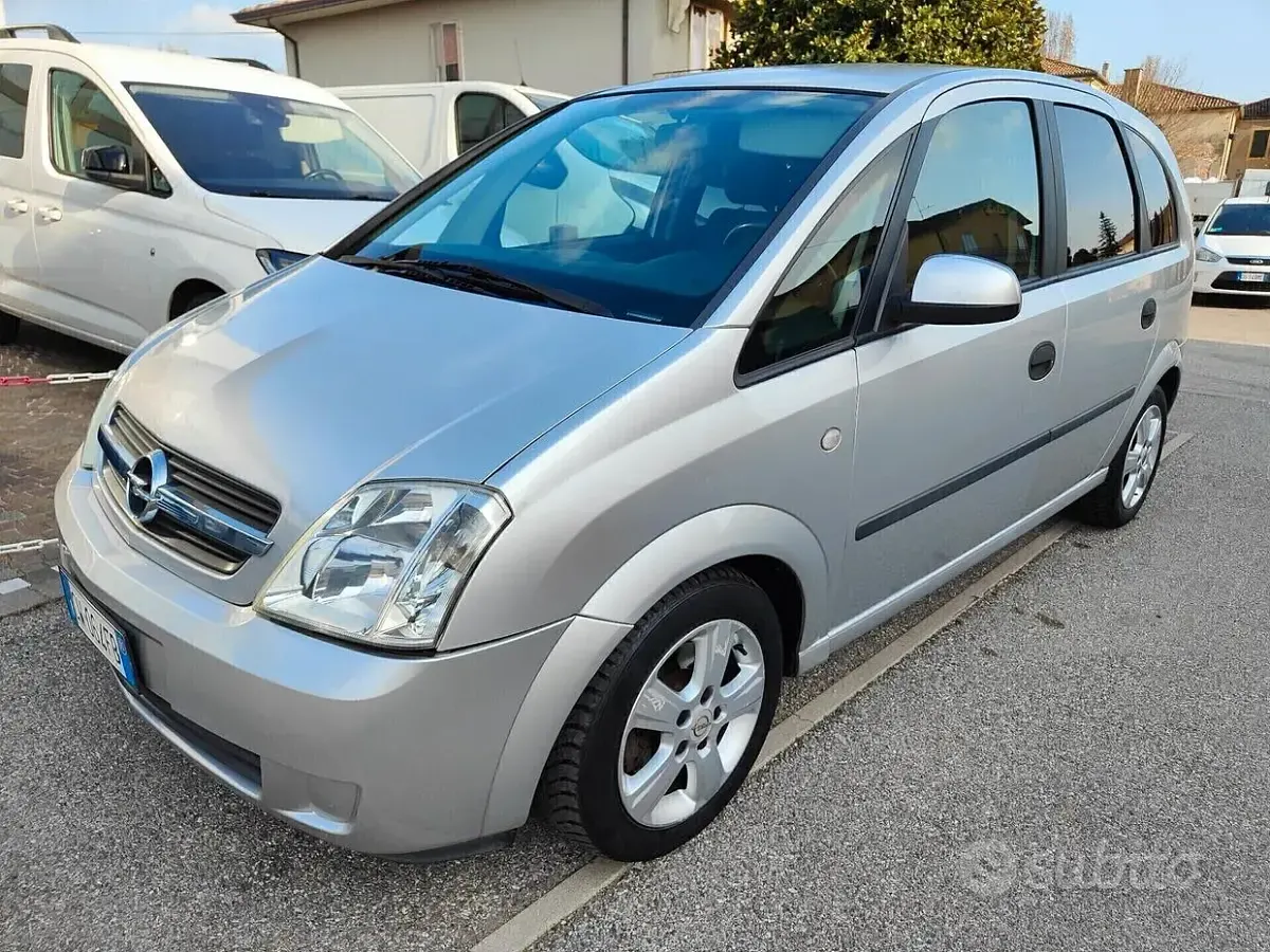 Usata Opel Meriva 101 CV (74 kW) 2005 Grigio Monovolume