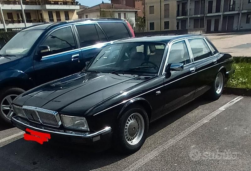 Usata Daimler Sovereign 212 CV (155 kW) 1989 Nero Berlina