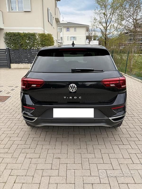 Usata VW T-Roc 115 CV (84 kW) 2019 Nero SUV