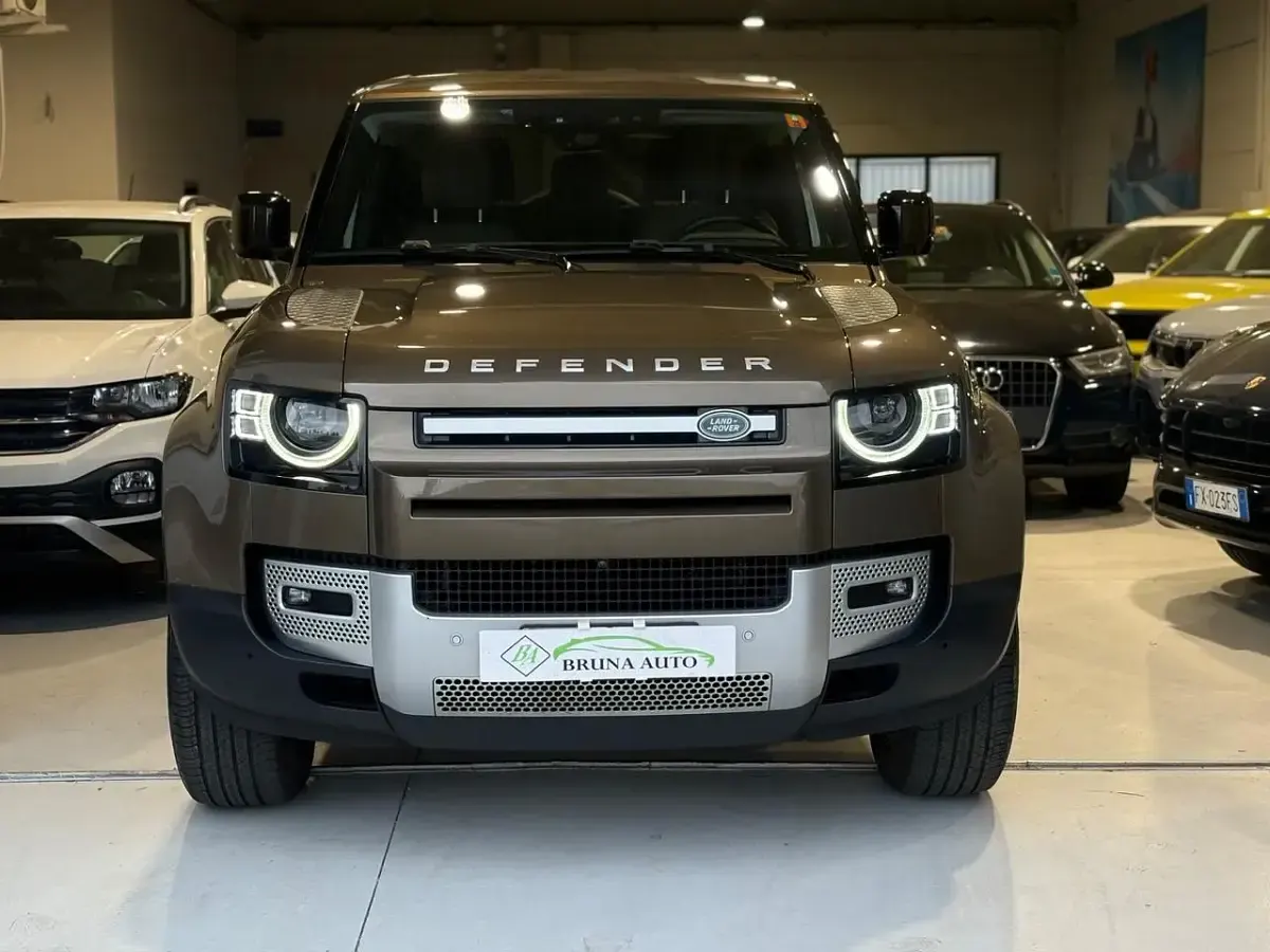 Usata Land Rover Defender SE Dynamic 199 CV (146 kW) 2022 Marrone SUV