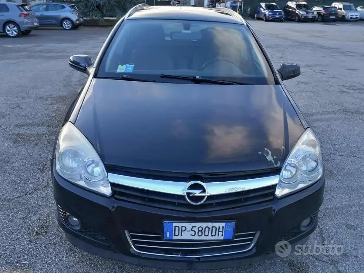 Usata Opel Astra Cosmo 125 CV (91 kW) 2008 Nero Station wagon