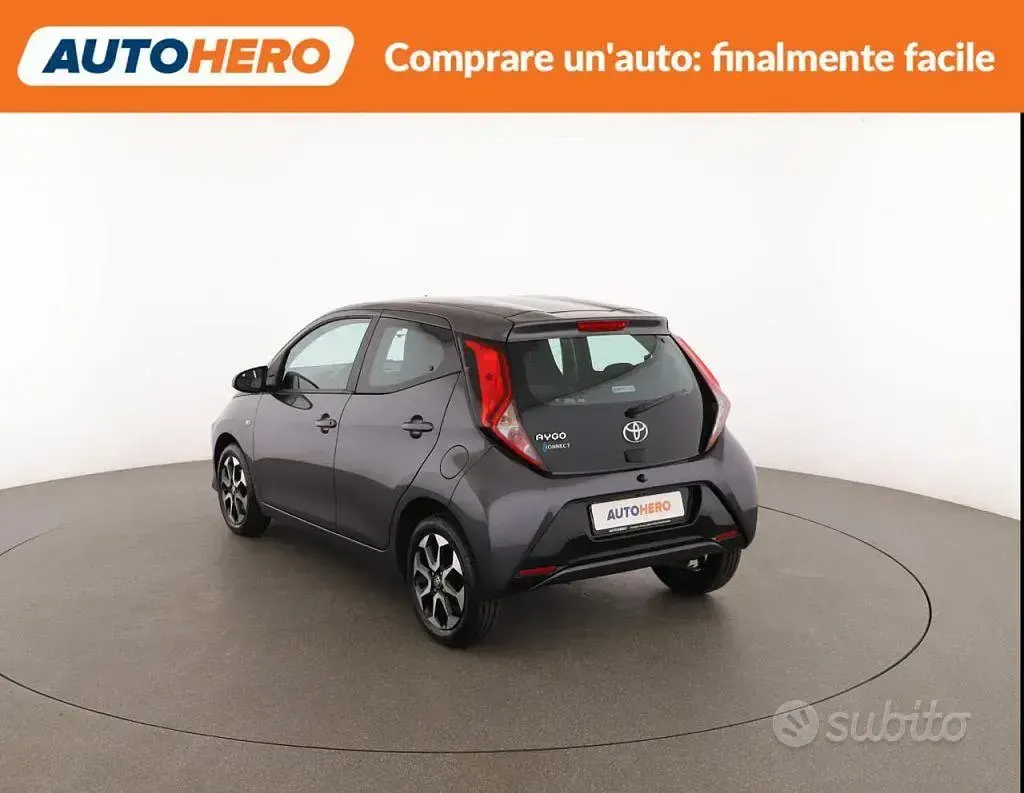 Usata Toyota Aygo Connect Style 72 CV (52 kW) 2021 Grigio Utilitaria