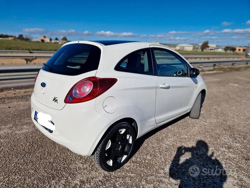 Usata Ford Ka 69 CV (50 kW) 2016 Bianco Berlina