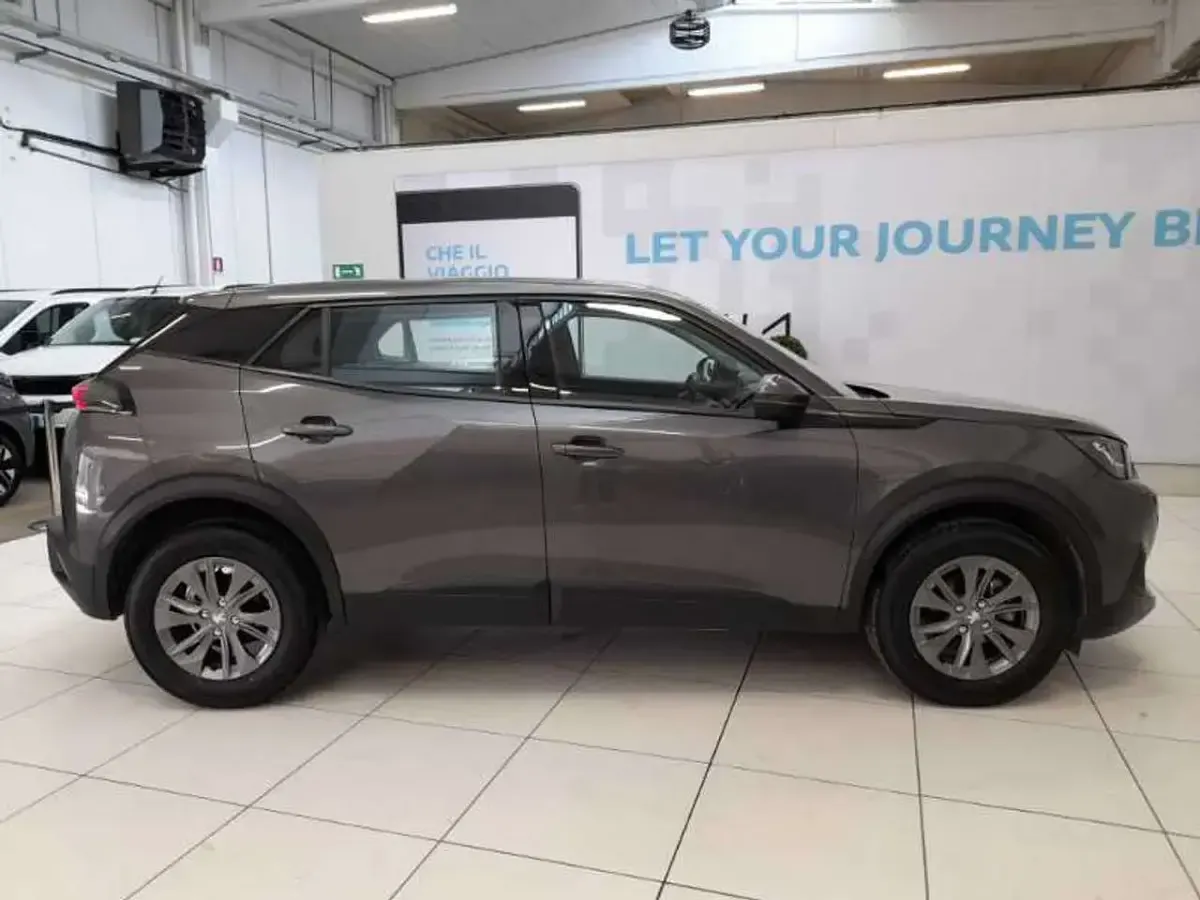 Usata Peugeot 2008 Active 131 CV (96 kW) 2020 Grigio platinum SUV