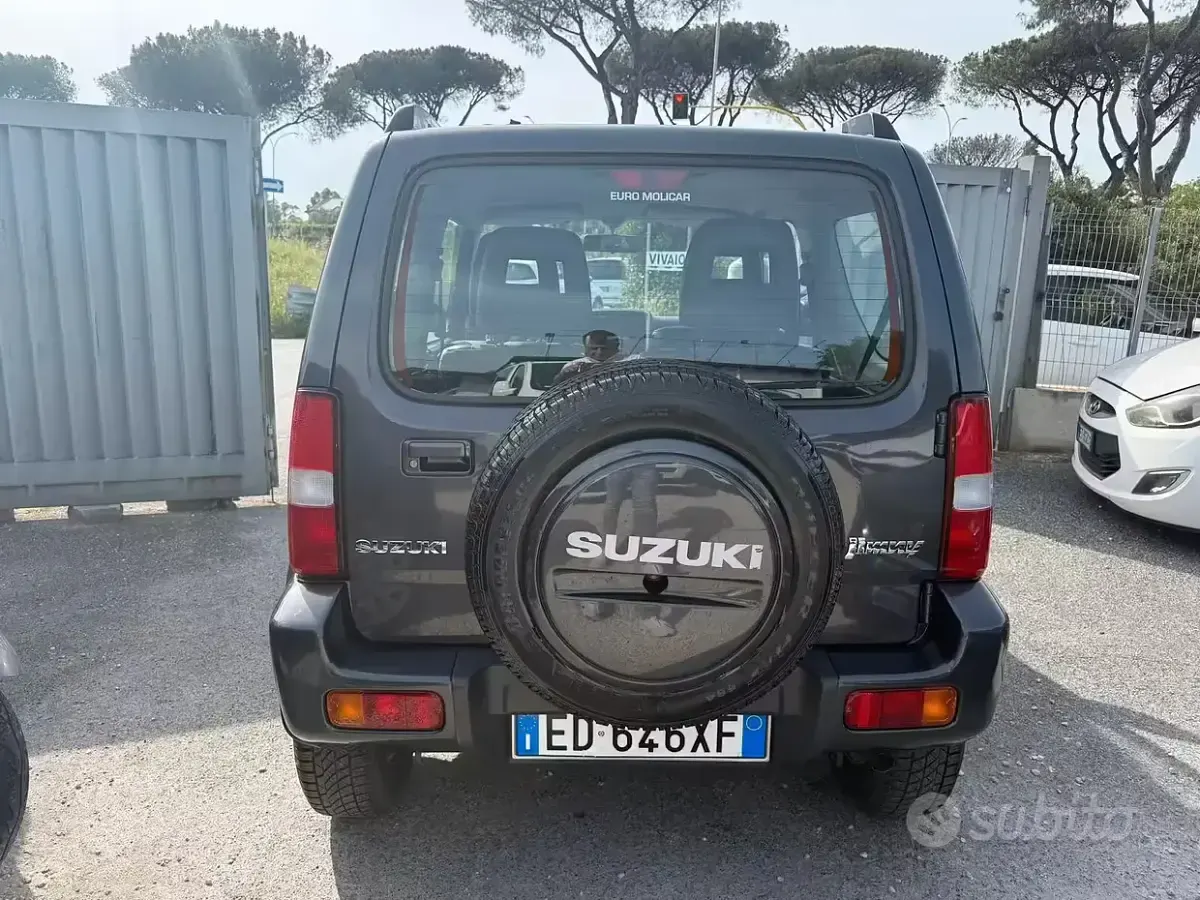 Usata Suzuki Jimny 86 CV (63 kW) 2012 Grigio SUV