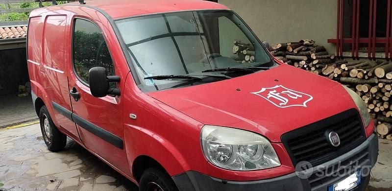 Usata Fiat Doblò 103 CV (75 kW) 2009 Rosso Monovolume