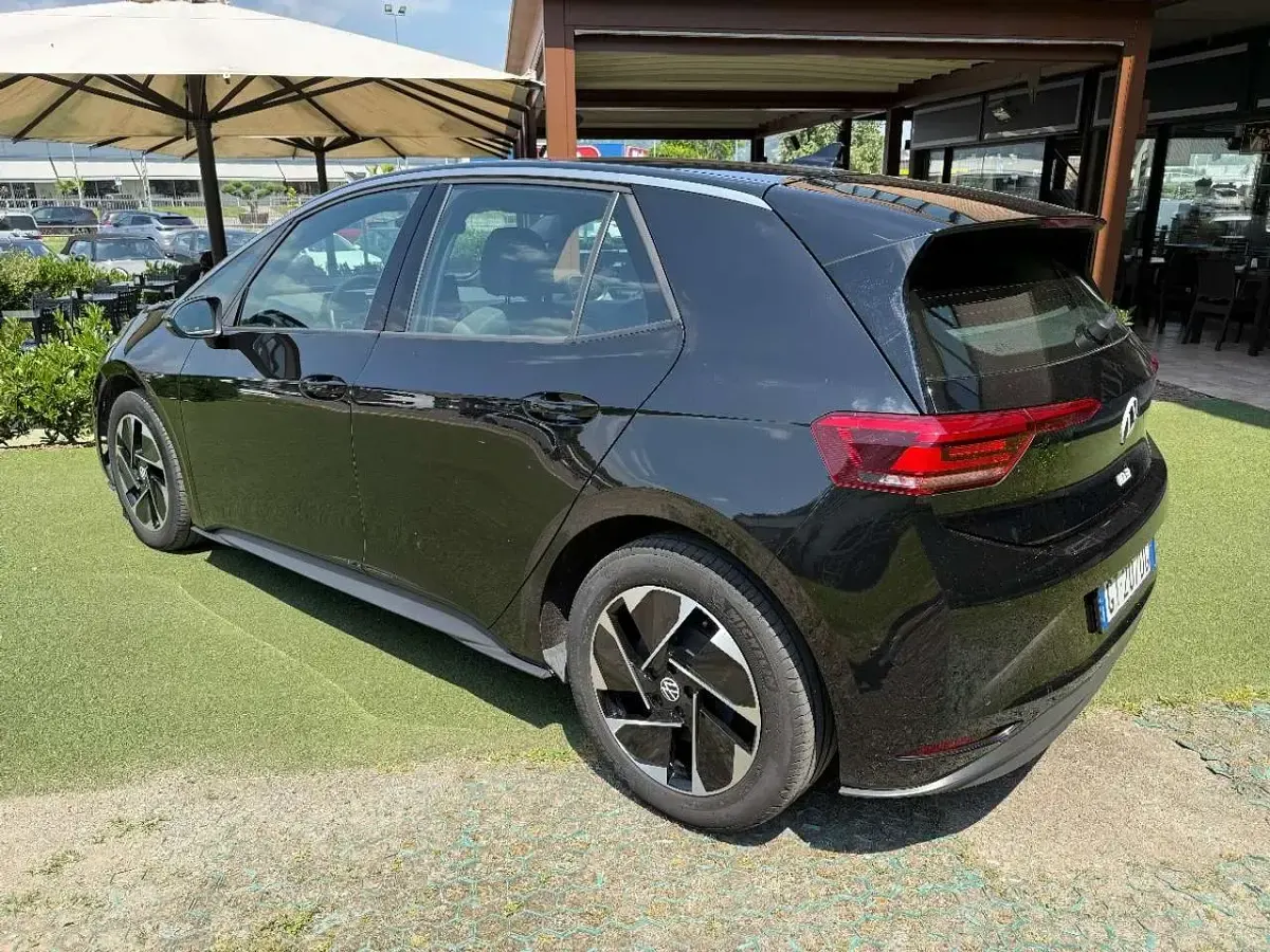Usata VW ID.3 Pro Performance 69 kW (95 CV) 2024 Nero Utilitaria