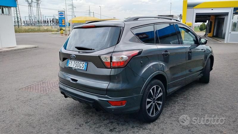 Usata Ford Kuga 120 CV (88 kW) 2019 Grigio SUV
