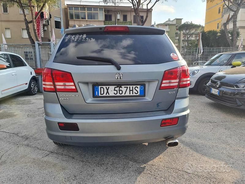Usata Dodge Journey SE 140 CV (102 kW) 2009 Grigio SUV
