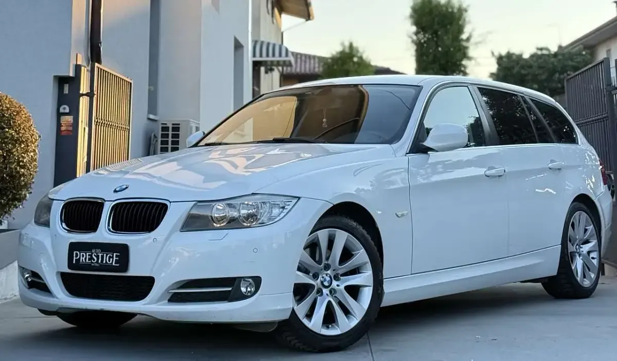 Usata BMW 318 143 CV (105 kW) 2011 Bianco Station wagon