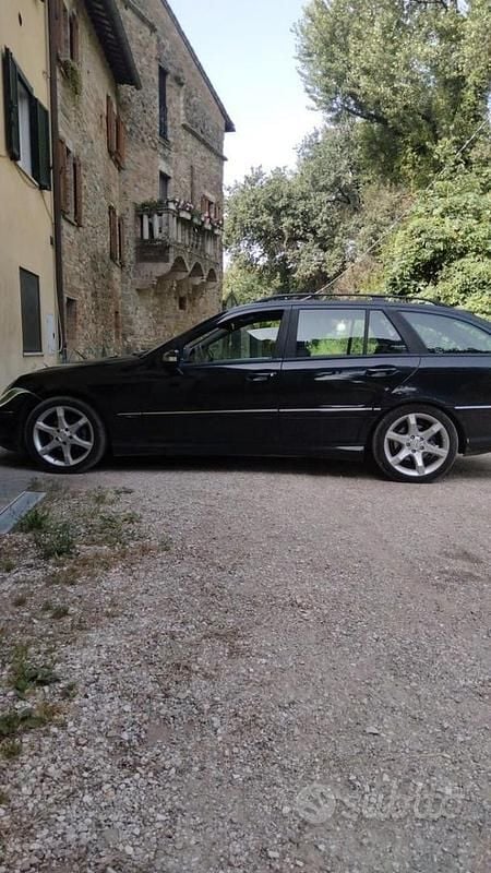 Usata Mercedes C200 122 CV (89 kW) 2006 Blu Station wagon