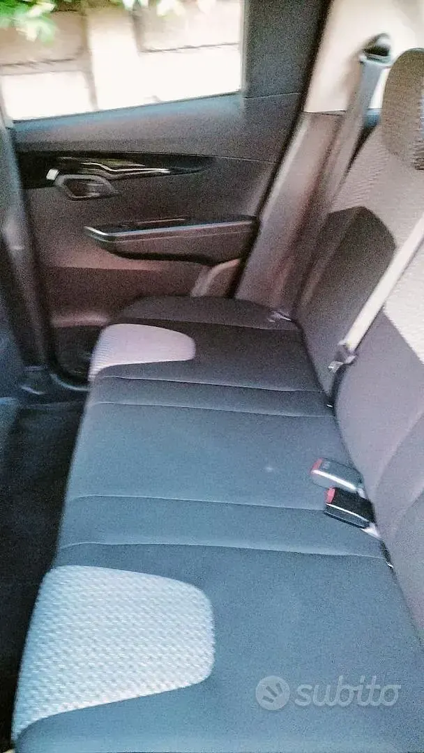 Usata Mahindra KUV100 83 CV (61 kW) 2019 Grigio SUV