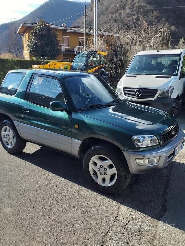 Verde Usata 1999 Toyota RAV4 Station wagon | 4400 € (Ottimo prezzo) - Immagine 1/4