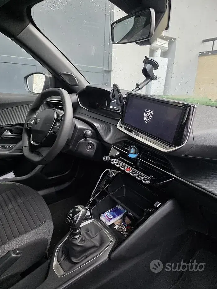 Usata Peugeot 2008 101 CV (74 kW) 2024 Grigio SUV