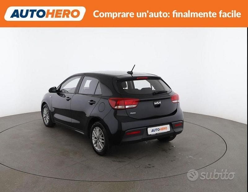 Usata Kia Rio 120 CV (88 kW) 2022 Nero Berlina