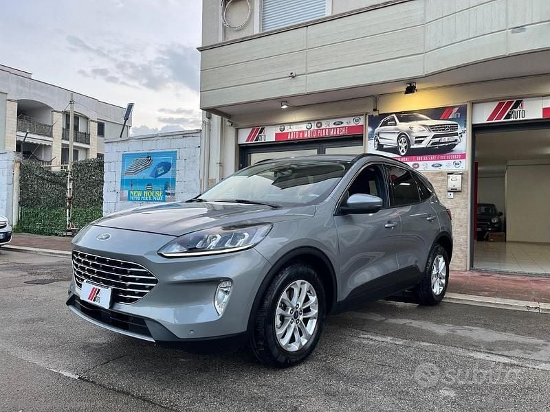 Usata Ford Kuga 120 CV (88 kW) 2022 Grigio SUV