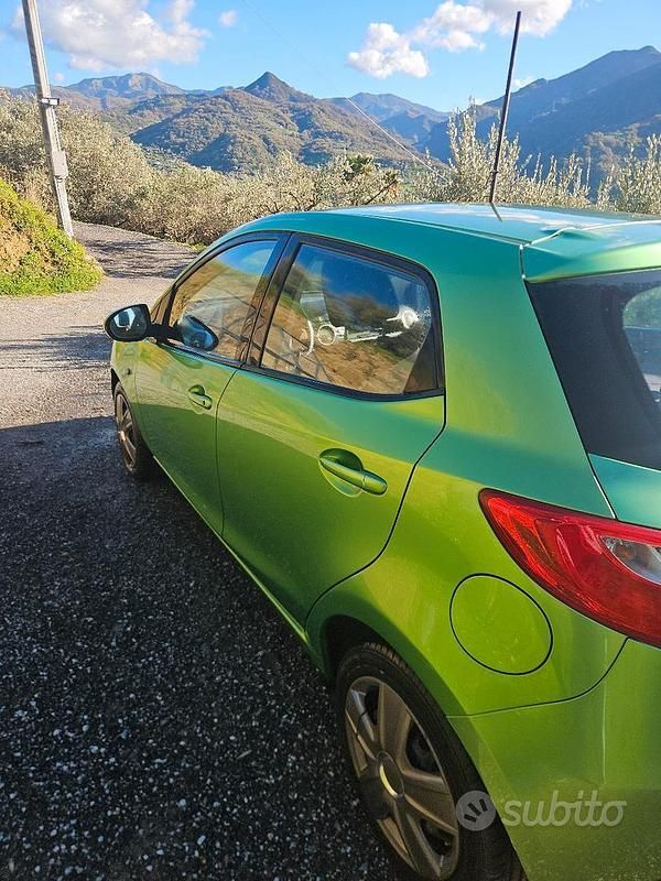 Usata Mazda 2 68 CV (50 kW) 2008 Verde Utilitaria