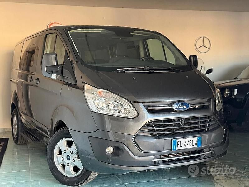 Usata Ford Tourneo Titanium 169 CV (124 kW) 2017 Grigio Monovolume