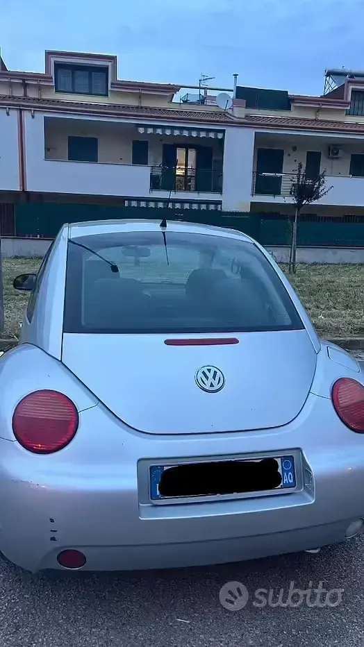 Usata VW New Beetle 101 CV (74 kW) 2003 Grigio Utilitaria