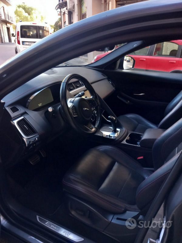 Usata Jaguar E-Pace 200 CV (147 kW) 2019 Grigio SUV
