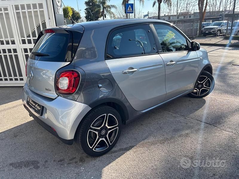Usata Smart ForFour Passion 89 CV (65 kW) 2017 Grigio Utilitaria