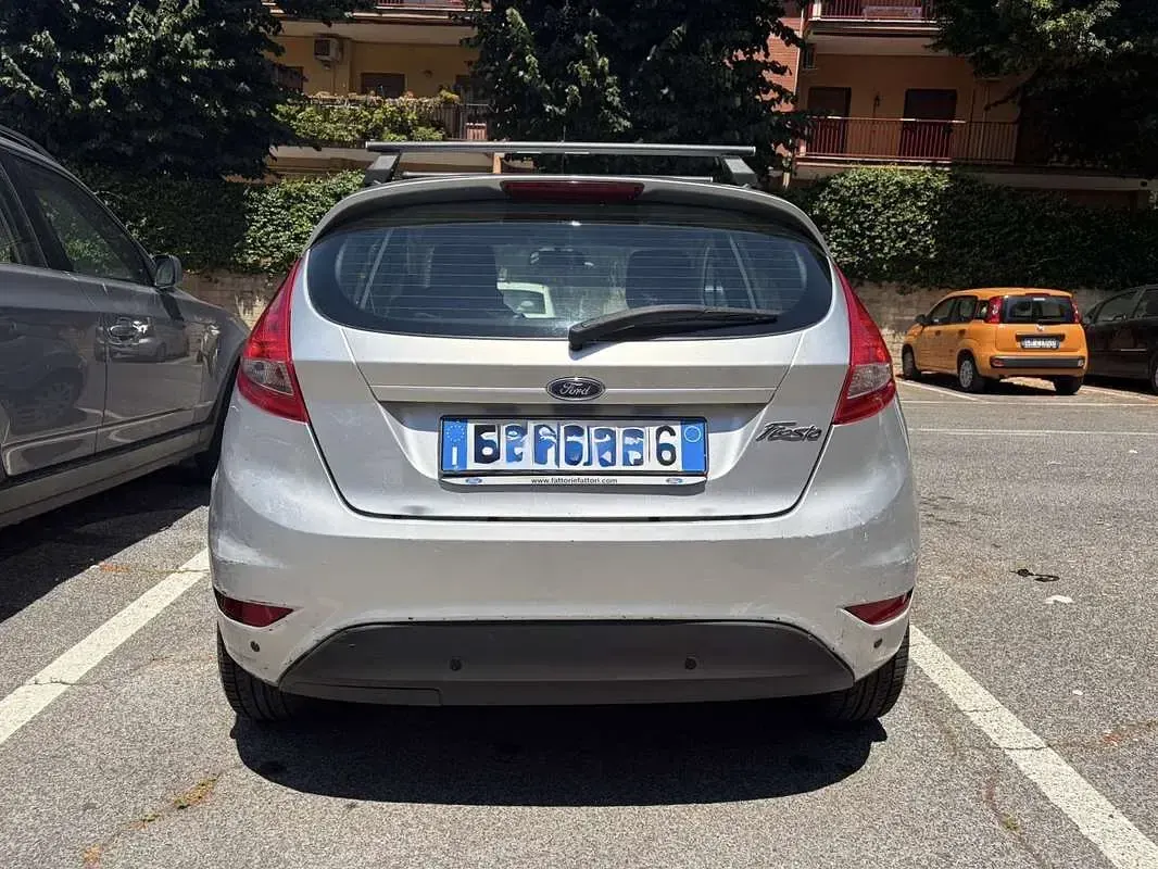 Usata Ford Fiesta 60 CV (44 kW) 2011 Berlina