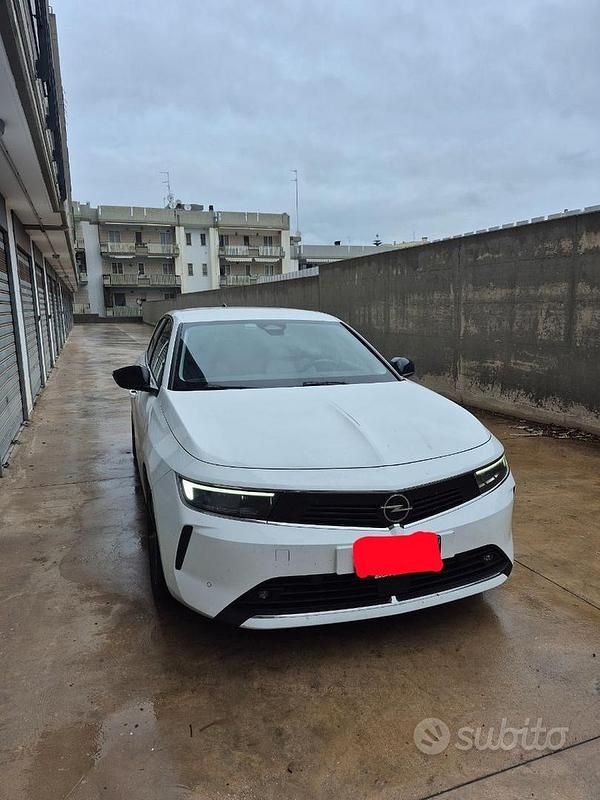 Bianco Usata 2023 Opel Astra Tre volumi | 15.500 € (Buon prezzo) - Immagine 1/4