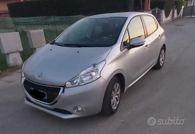 Usata Peugeot 208 68 CV (50 kW) 2015 Utilitaria