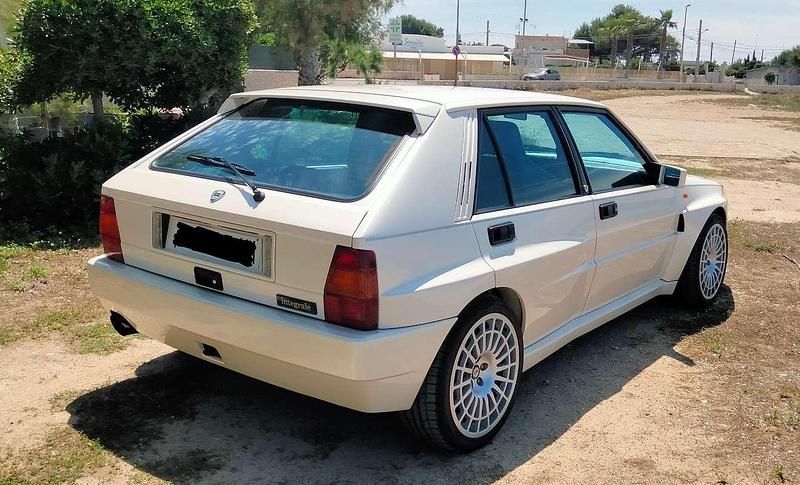 Usata Lancia Delta 211 CV (155 kW) 1994 Utilitaria