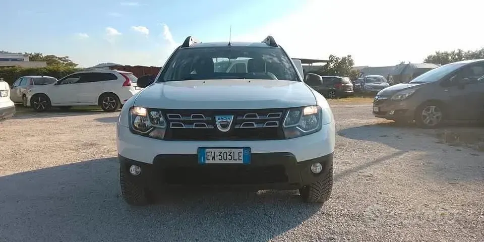 Usata Dacia Duster Lauréate 101 CV (74 kW) 2014 Bianco SUV