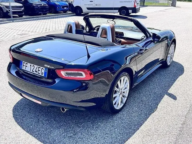 Usata Fiat 124 Spider Lusso 140 CV (102 kW) 2016 Nero Cabrio