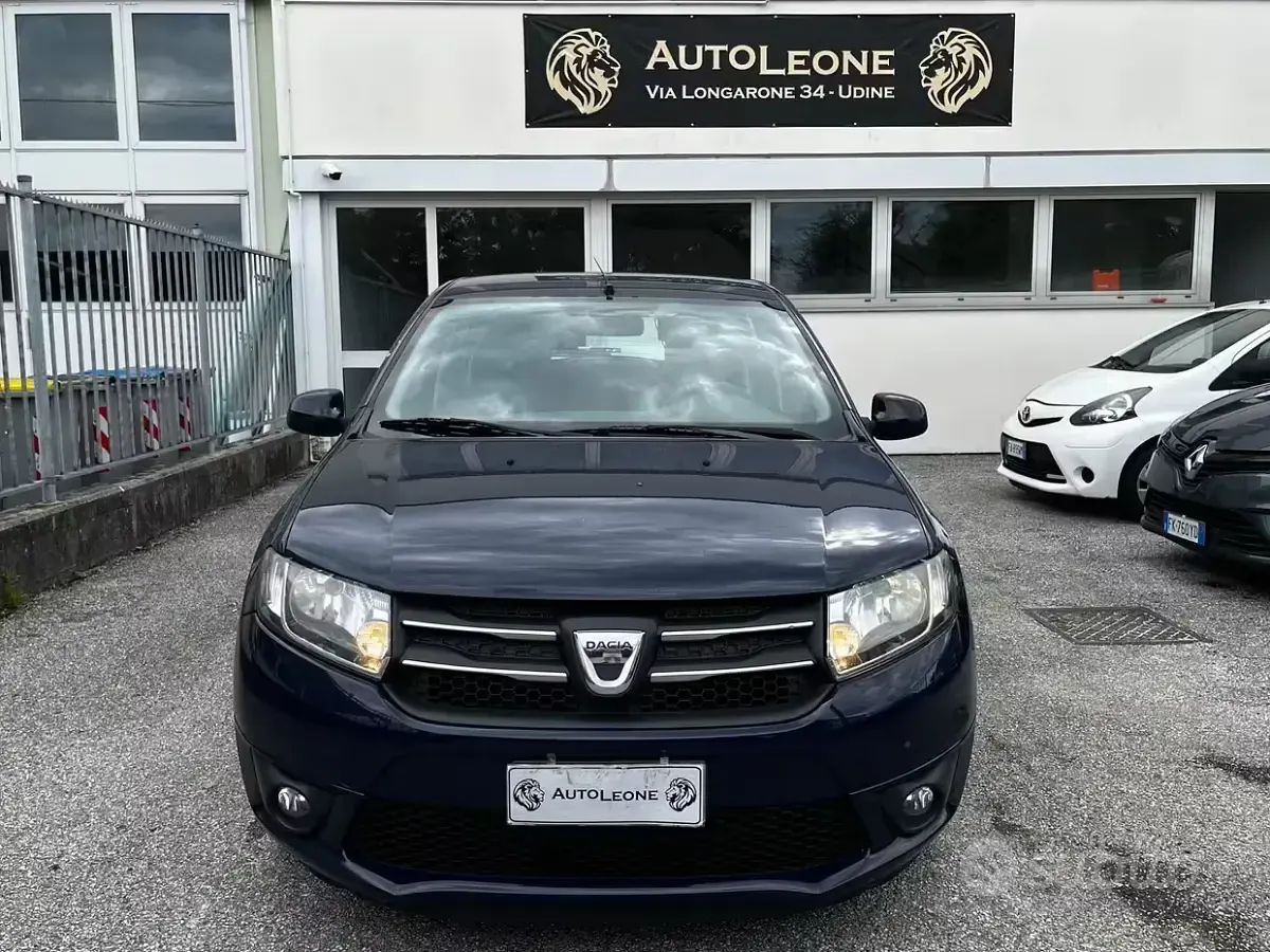 Usata Dacia Sandero Lauréate 72 CV (52 kW) 2014 Bluazzurro Berlina