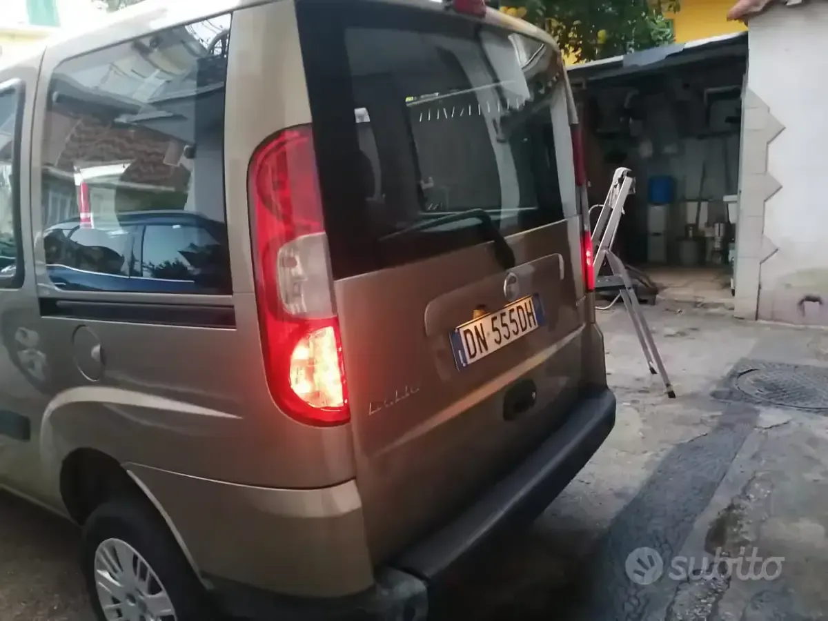 Usata Fiat Doblò 75 CV (55 kW) 2008 Marrone Monovolume