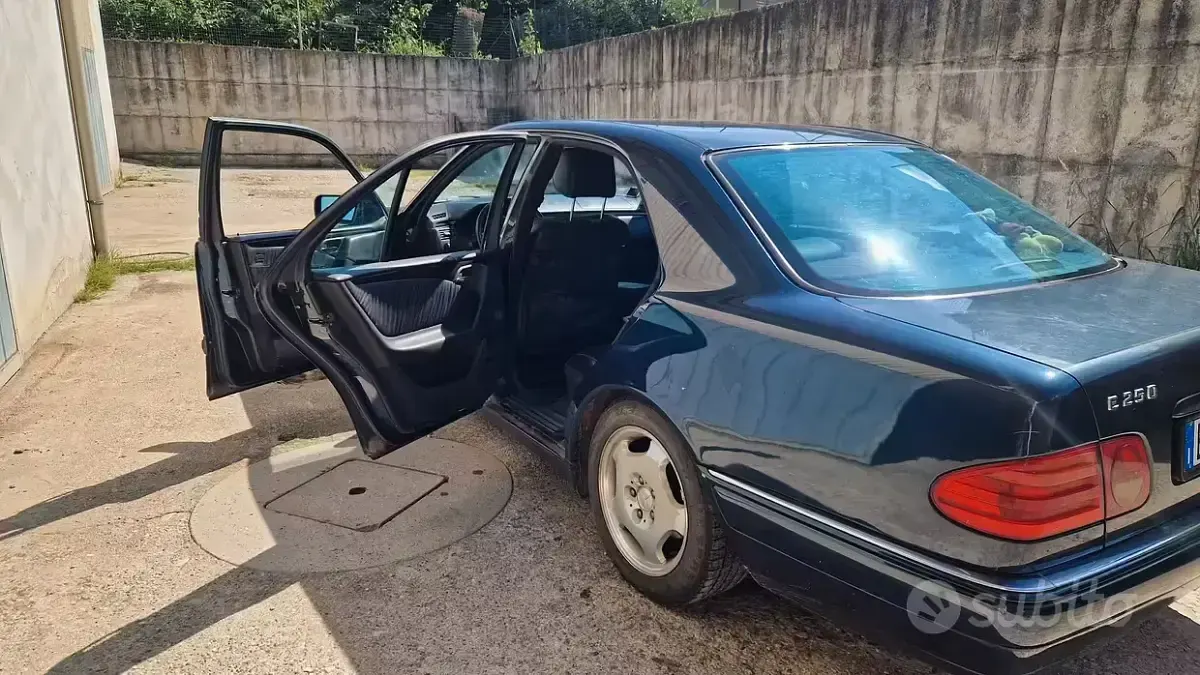 Usata Mercedes E250 1999 Berlina