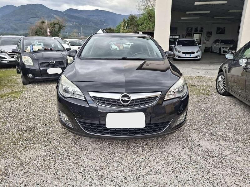 Usata Opel Astra Cosmo 140 CV (102 kW) 2012 Nero Berlina