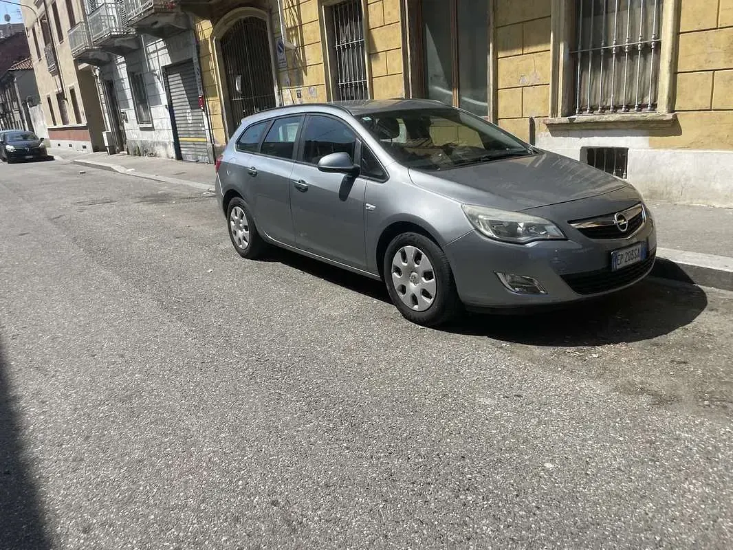 Usata Opel Astra 110 CV (80 kW) 2013 Station wagon