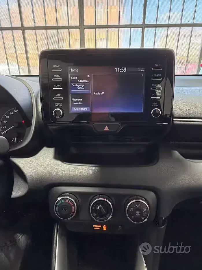 Usata Toyota Yaris Trend 72 CV (52 kW) 2023 Bianco Utilitaria
