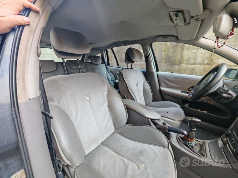 Usata Renault Laguna II 120 CV (88 kW) 2003 Grigio Station wagon
