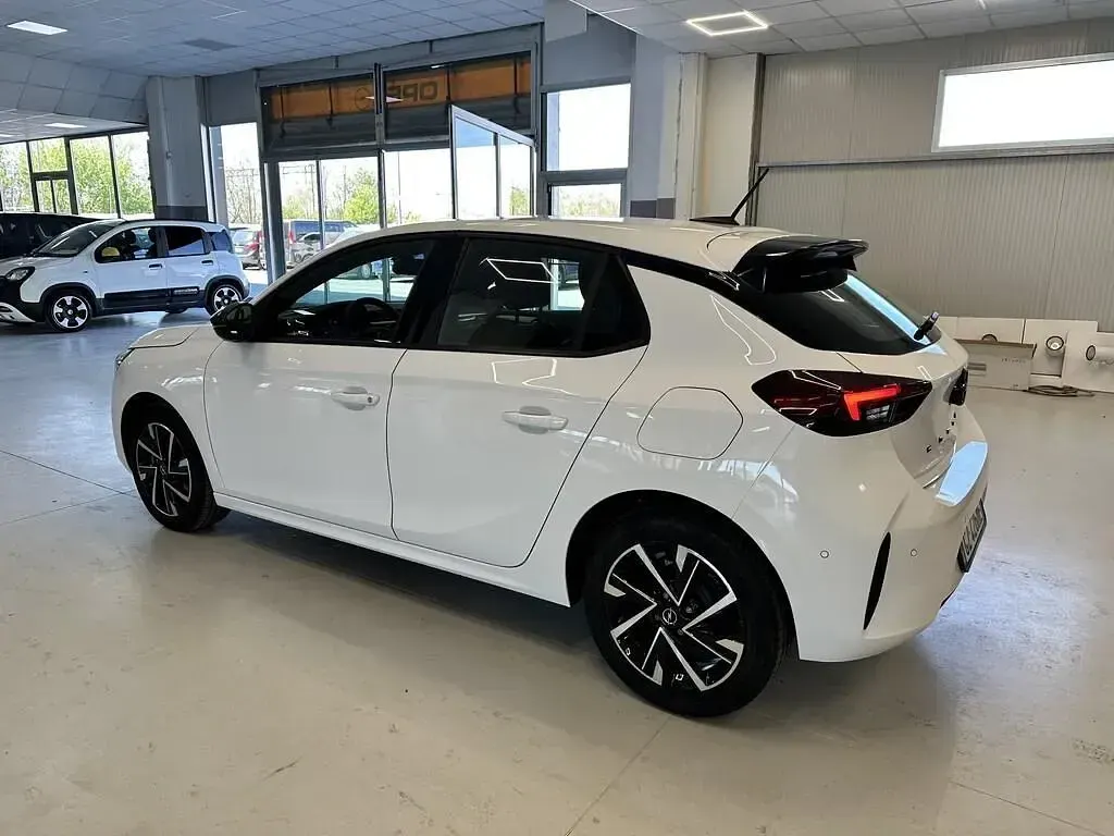 Usata Opel Corsa 101 CV (74 kW) 2025 Bianco Utilitaria