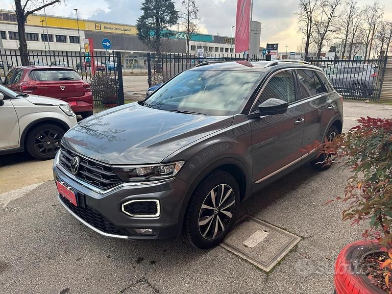 Usata VW T-Roc Style 110 CV (80 kW) 2022 Grigio SUV