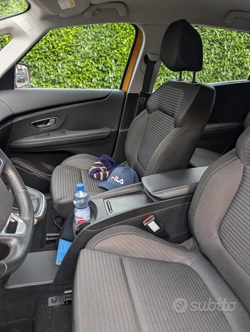 Usata Renault Scénic 120 CV (88 kW) 2019 Monovolume