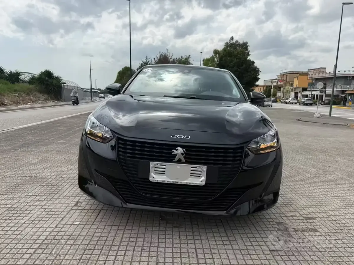 Usata Peugeot 208 Allure 75 CV (55 kW) 2022 Nero Utilitaria